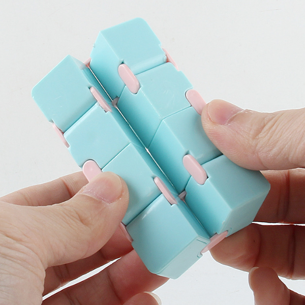 Plastic cube decompression toy